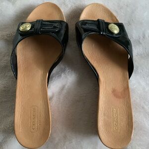 COACH WOMAN’S LEE SIGNATURE WOODEN PLATFORM SLIDE SANDALS